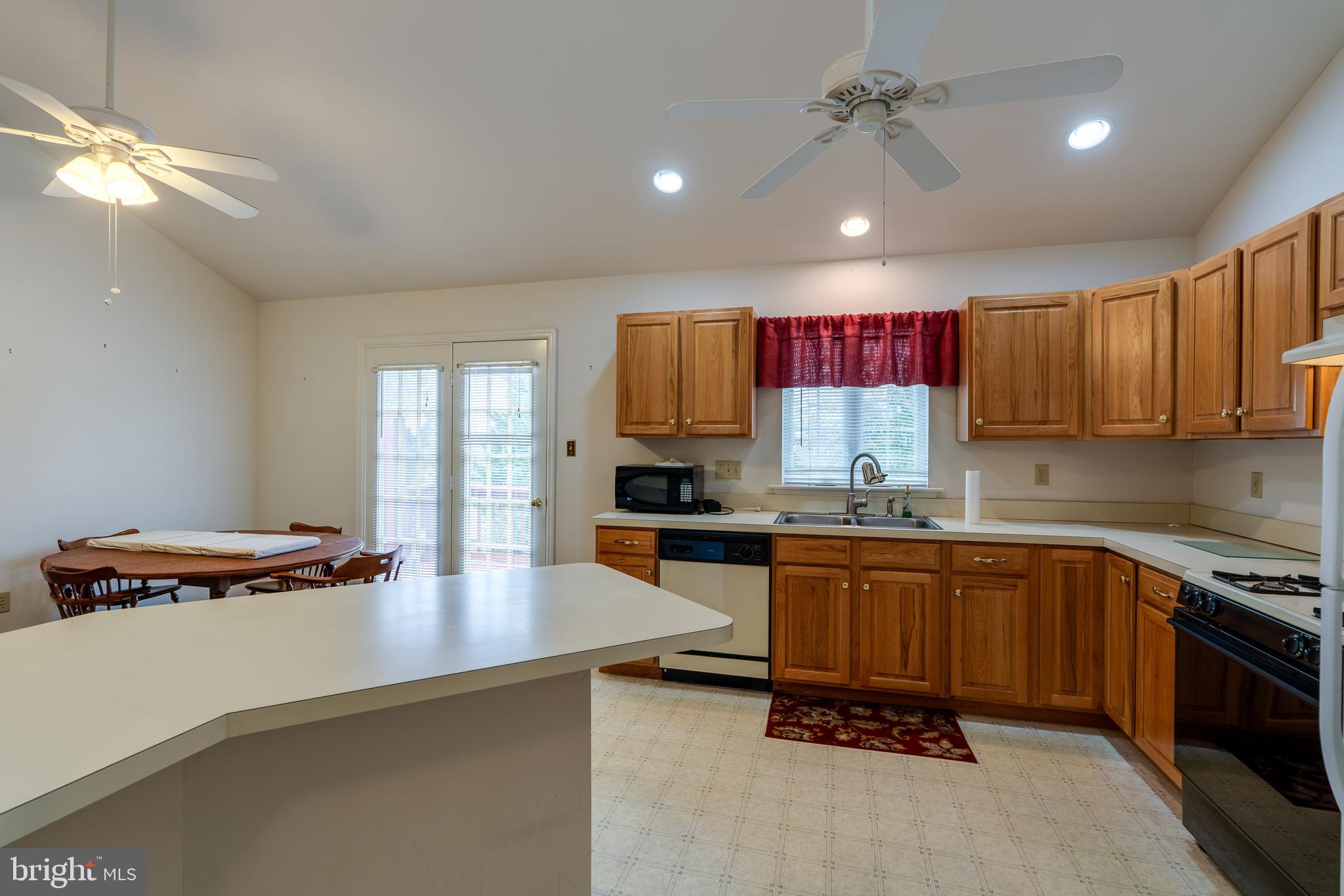 MANOR OAKS - Residential