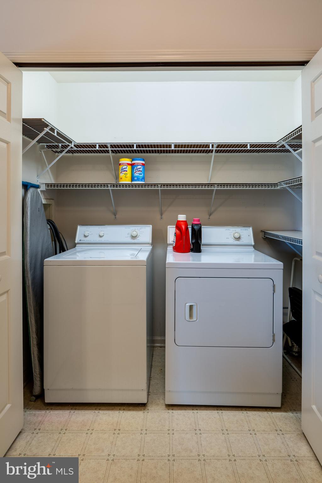 MANOR OAKS - Residential