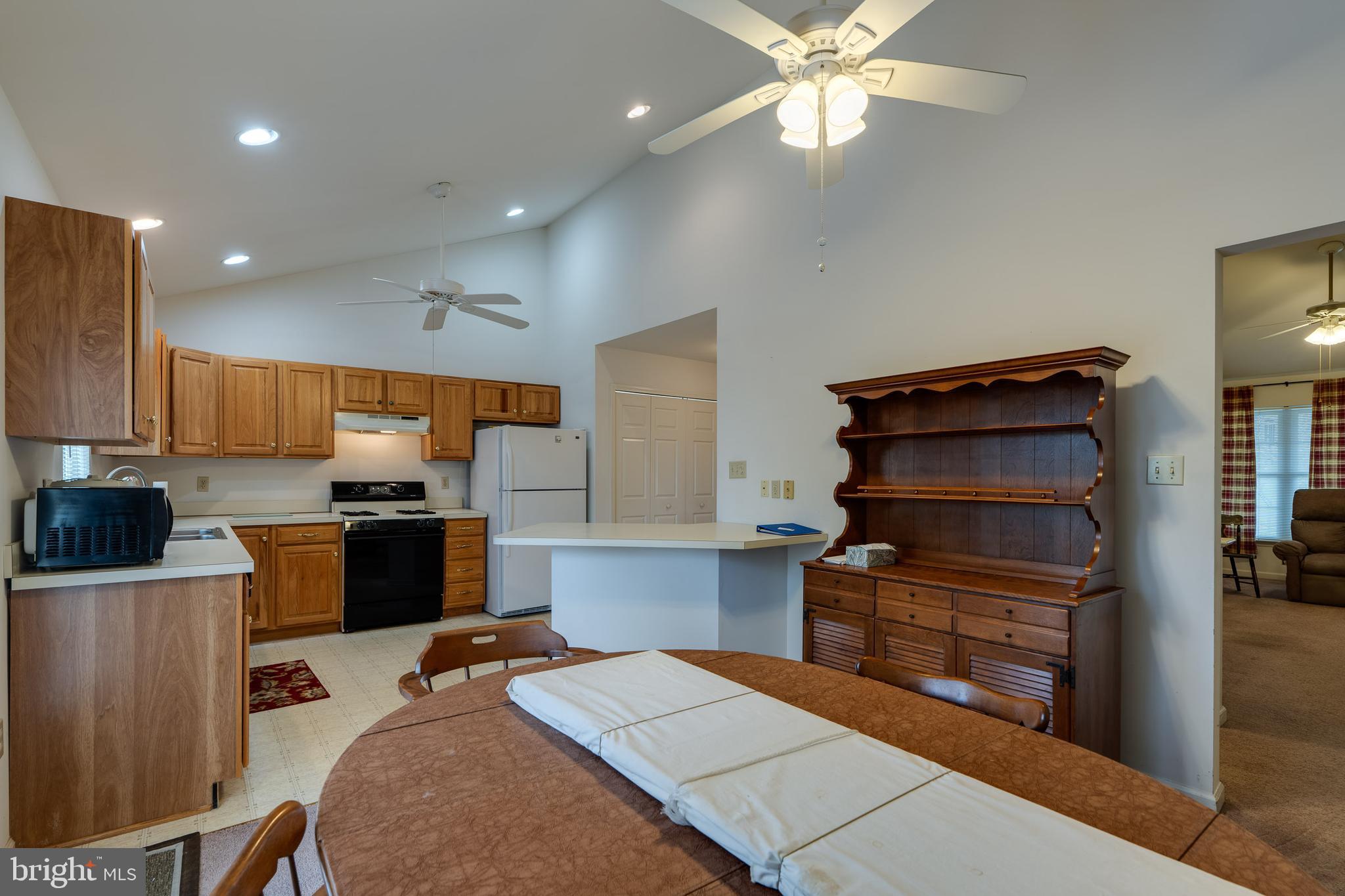 MANOR OAKS - Residential