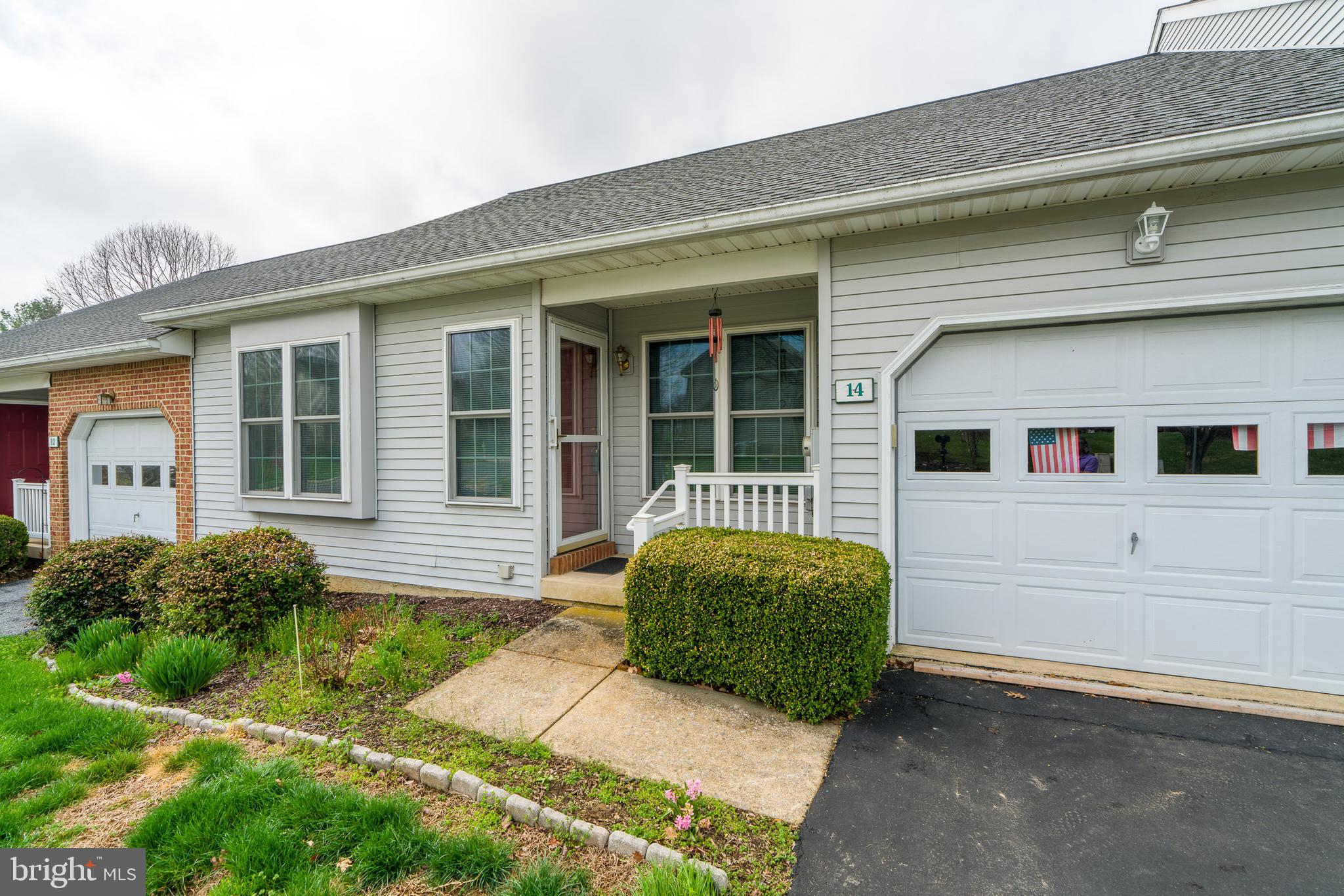 MANOR OAKS - Residential