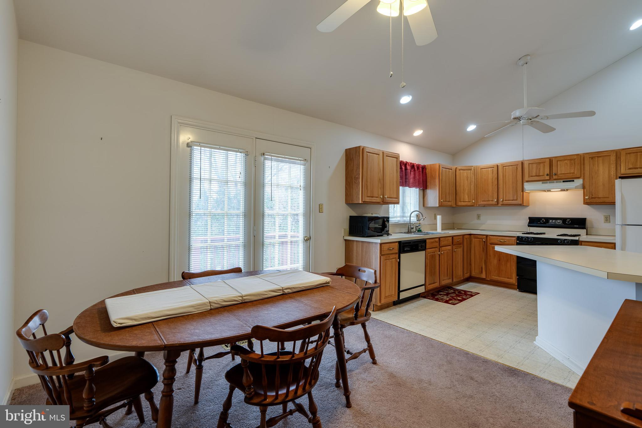 MANOR OAKS - Residential