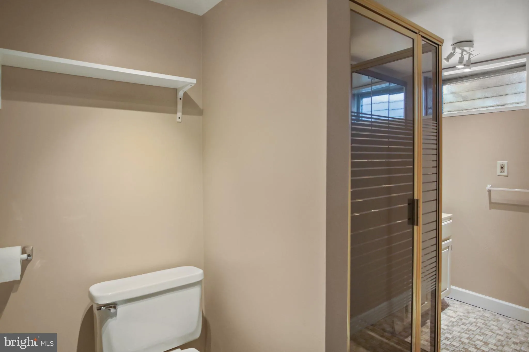 Baltimore, Maryland 21222, United States, 2 Bedrooms Bedrooms, ,2 BathroomsBathrooms,Residential,Pending,7239