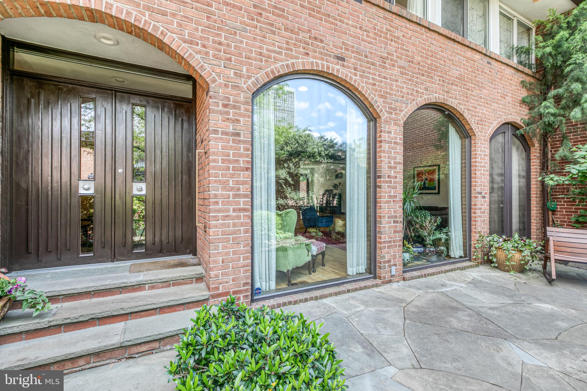 SOCIETY HILL - Residential