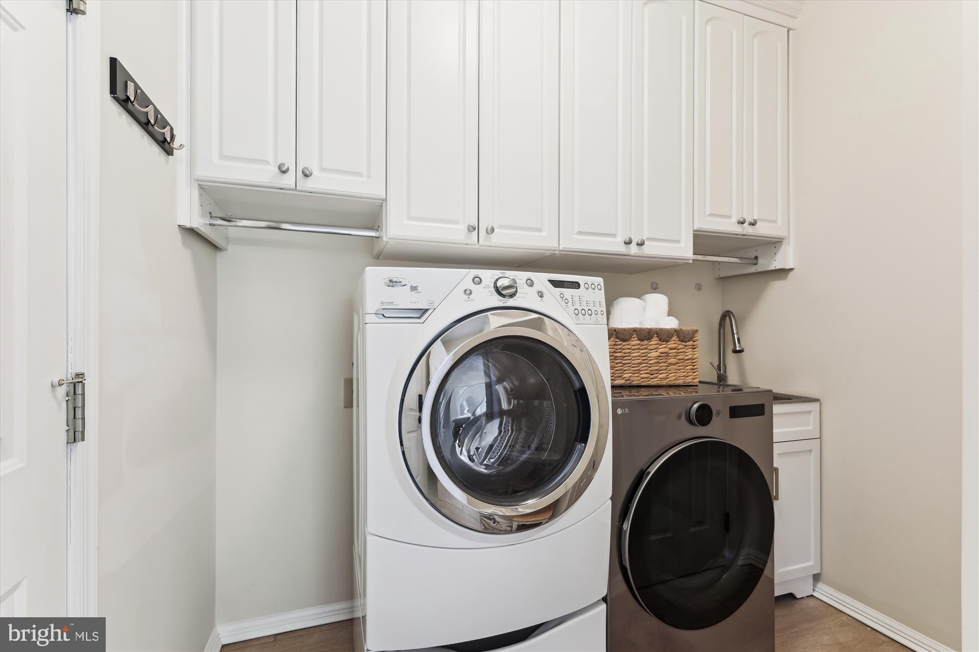 MONROE MANOR - Residential