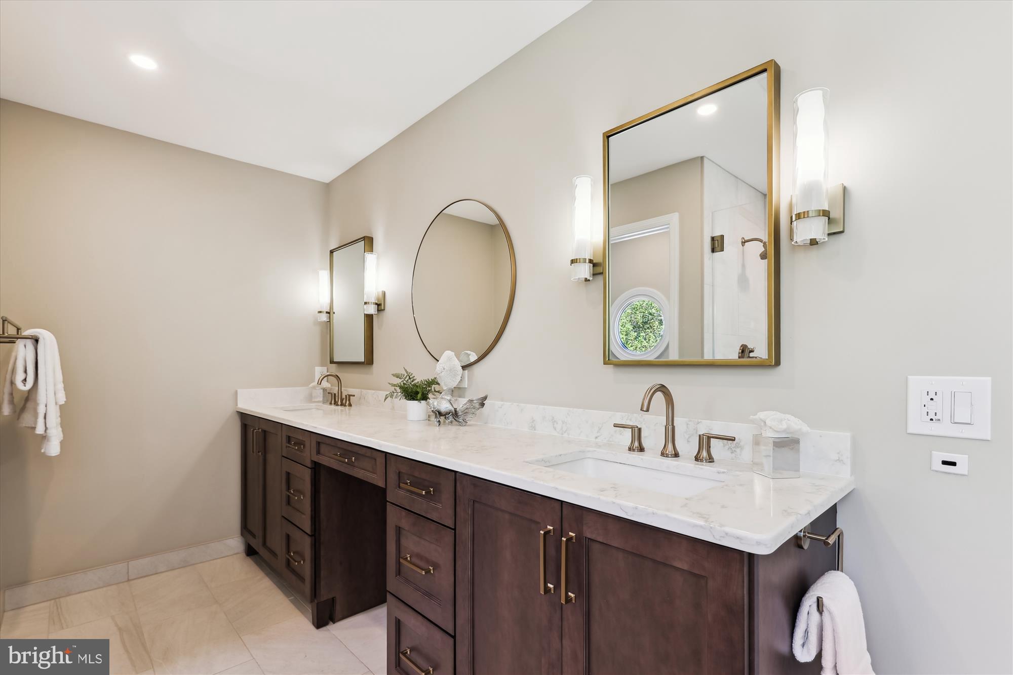 MONROE MANOR - Residential