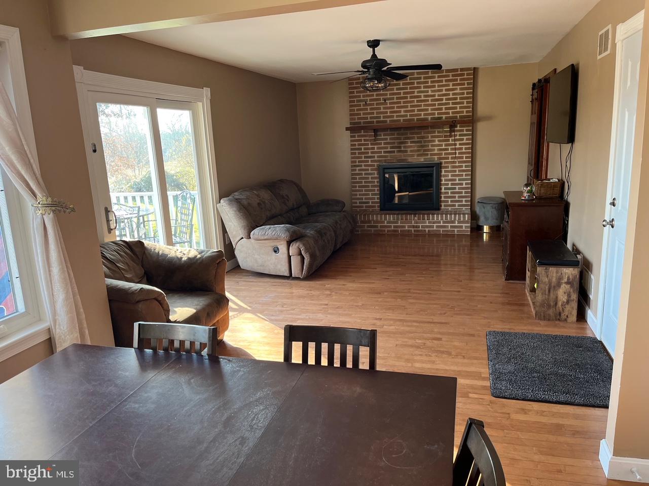 BROWNSTONE ACRES - Residential