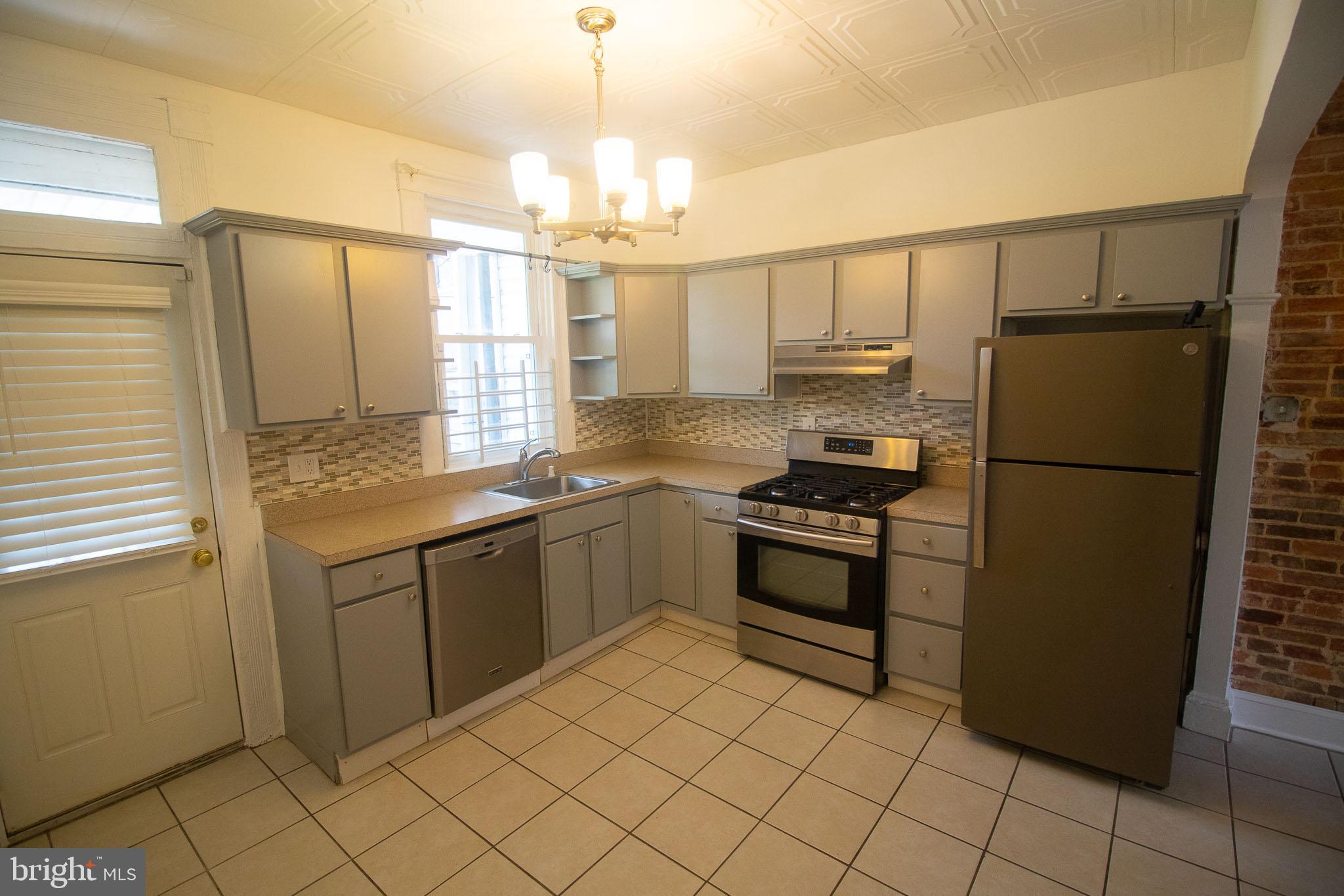 UNION SQUARE - Residential Lease