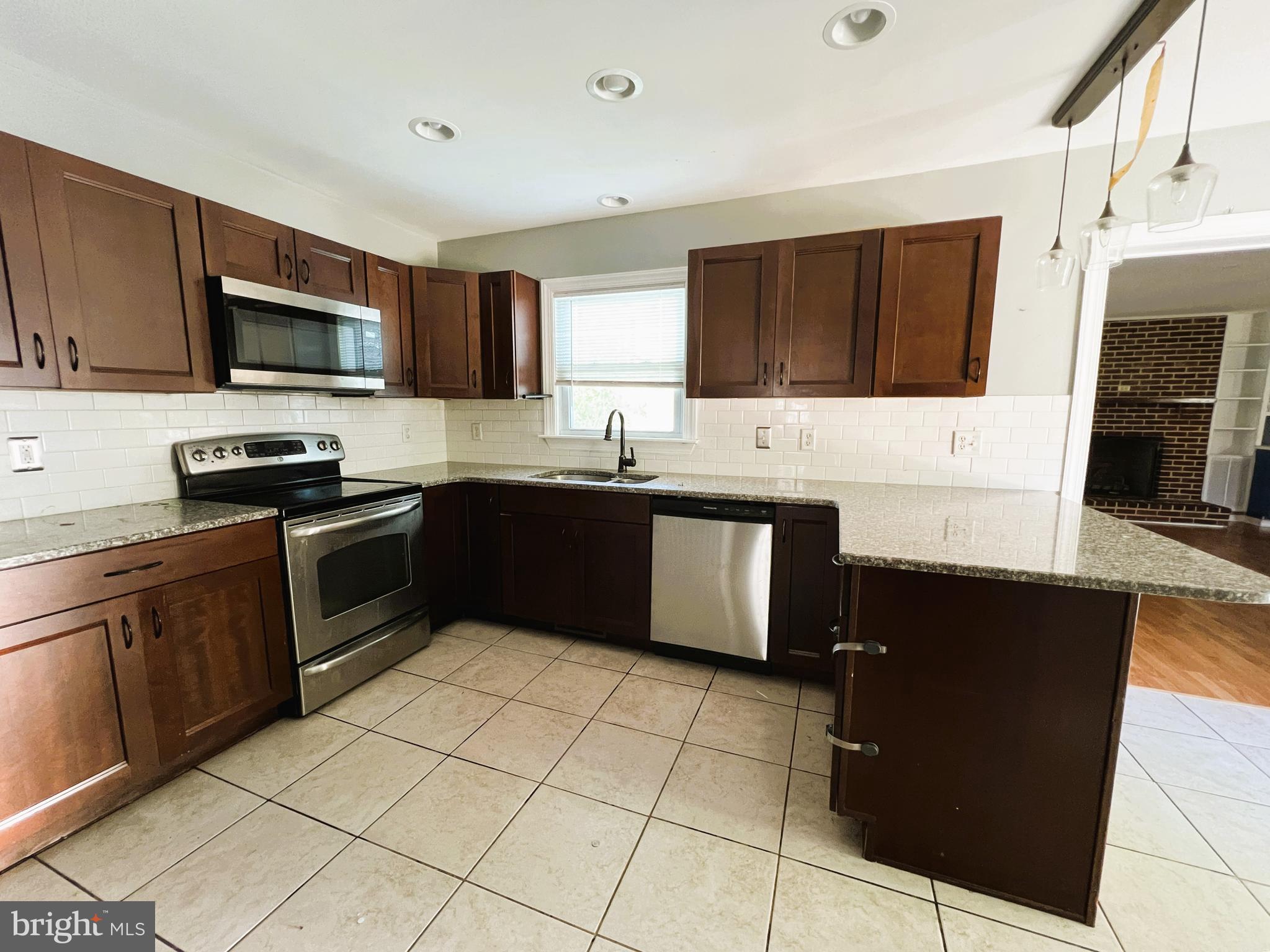 MILLINGTON - Residential