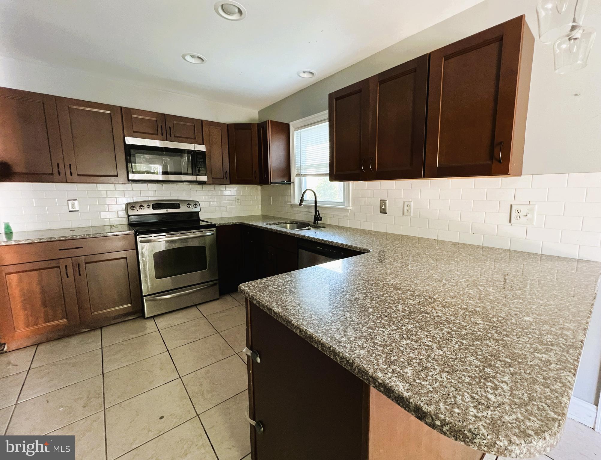 MILLINGTON - Residential