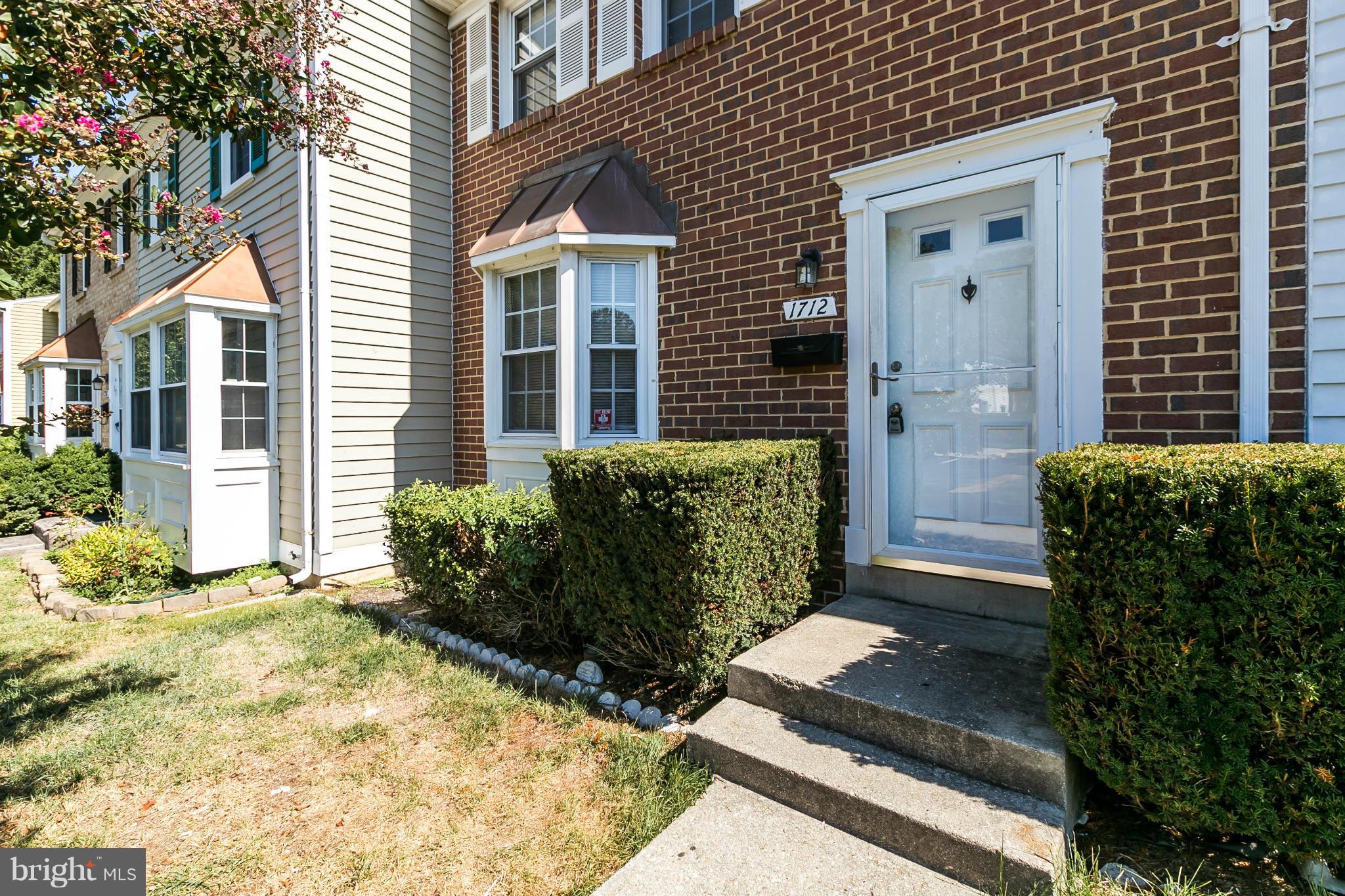 CROFTON SQUARE - Residential Lease