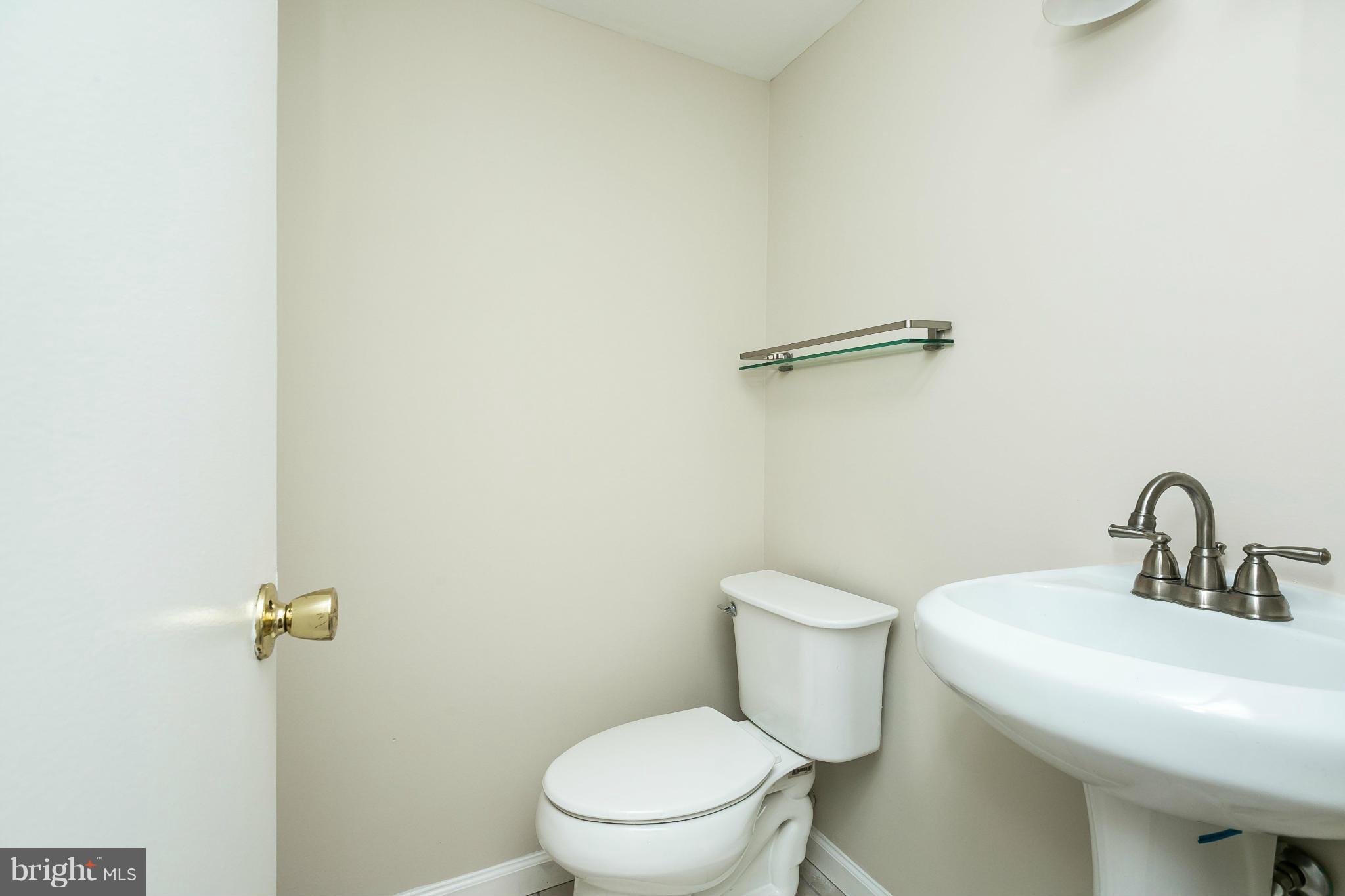 CROFTON SQUARE - Residential Lease