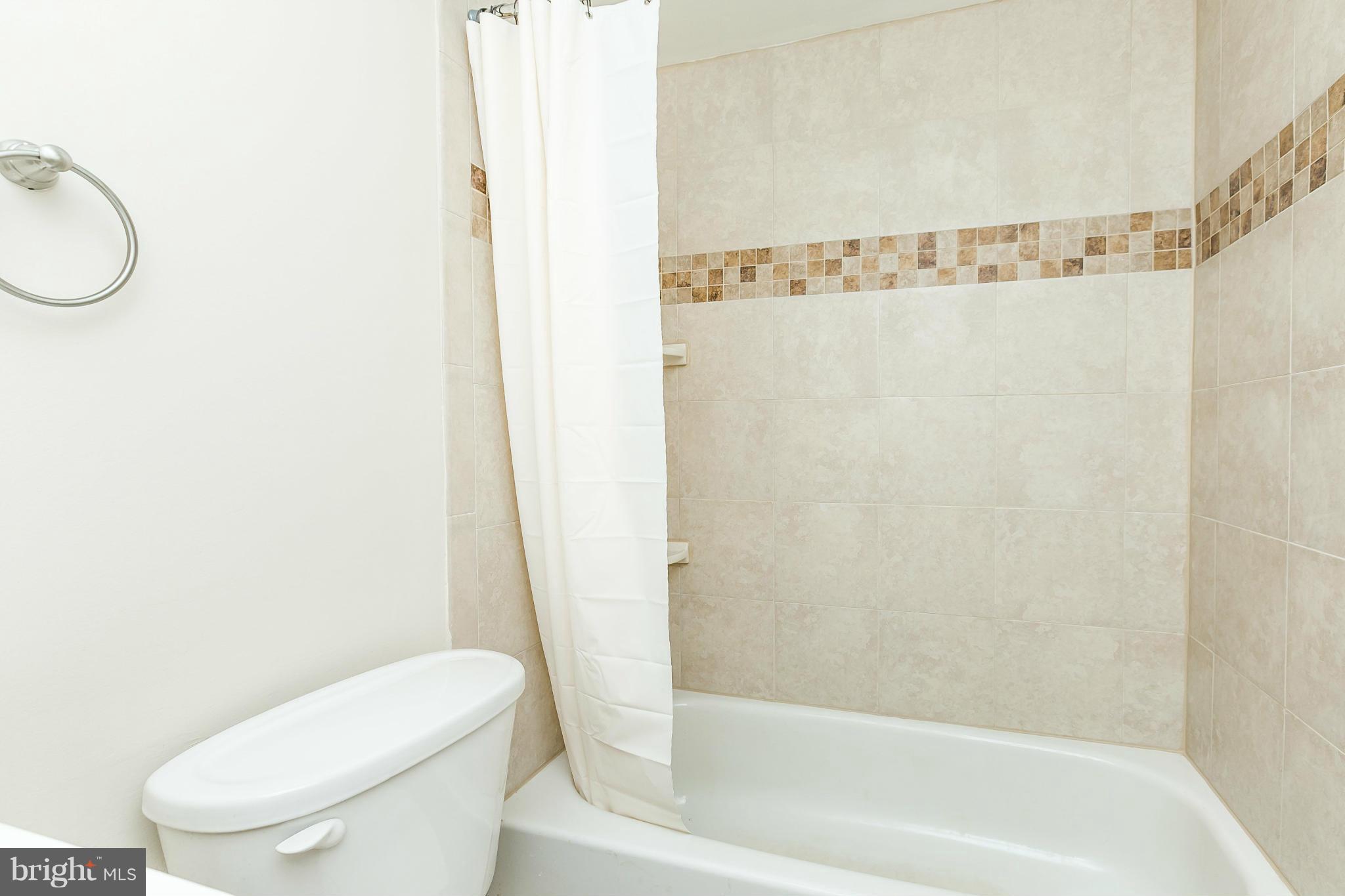 CROFTON SQUARE - Residential Lease