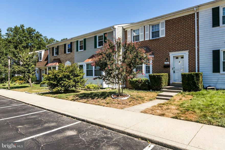 BRICK-FRONT, 3-LEVEL TH ON FENCED LOT! RENOVATED THRUOUT! FRESH, NEUTRAL PAINT! NEWER WINDOWS! BRAND-NEW BRAZILIAN CHERRY PERGO FLRS ON MAIN LEVEL! NEW CARPET UPSTAIRS! NEW SS APPLS! NEW UPDATED BATHS W/CUSTOM TILE! NEW LIGHT FIXTURES & CEILING FANS! NEW BLINDS! FIN BSMT W/CERAMIC TILE IN REC RM W/SLIDERS TO HUGE PAVED PATIO! 4TH BDRM/DEN/OFFICE IN BSMT! SEP LAUNDRY RM! NEW HWH!LOTS OF SPACE! 10+