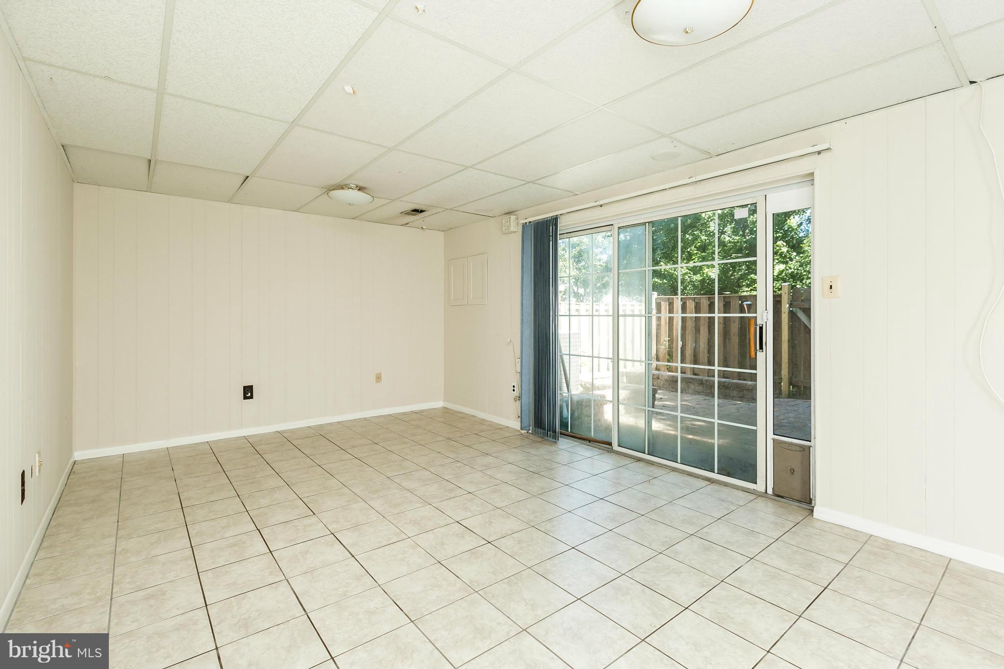 CROFTON SQUARE - Residential Lease