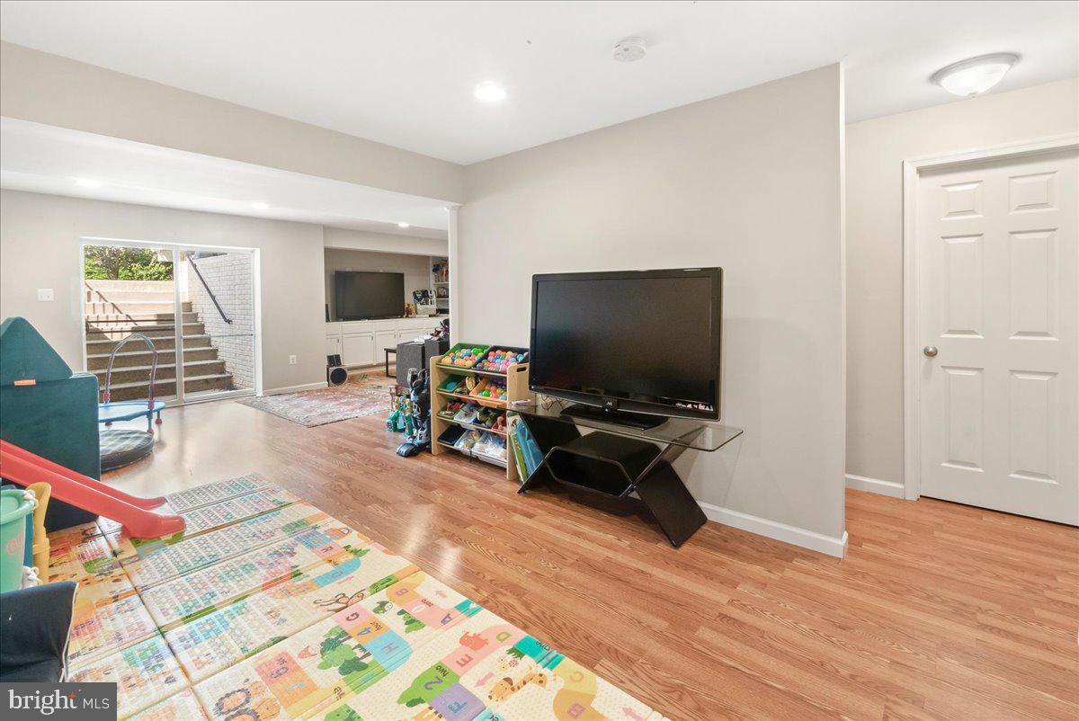 SUN MEADOW - Residential Lease