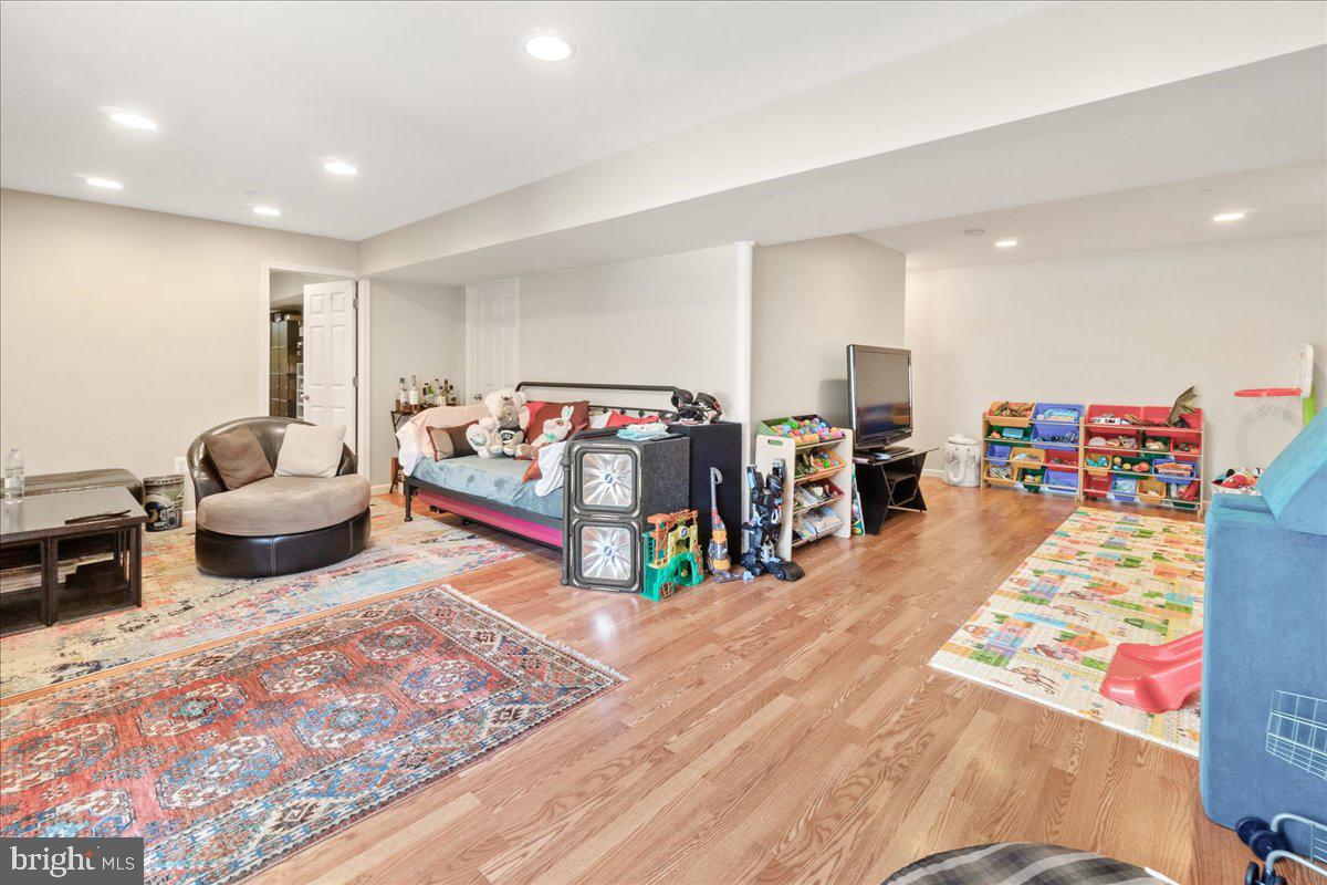 SUN MEADOW - Residential Lease