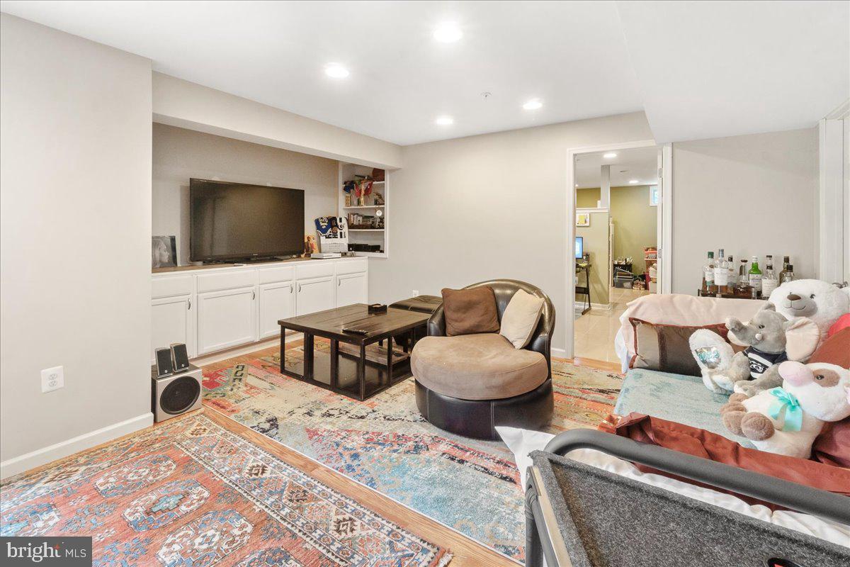 SUN MEADOW - Residential Lease