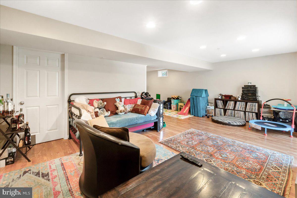 SUN MEADOW - Residential Lease