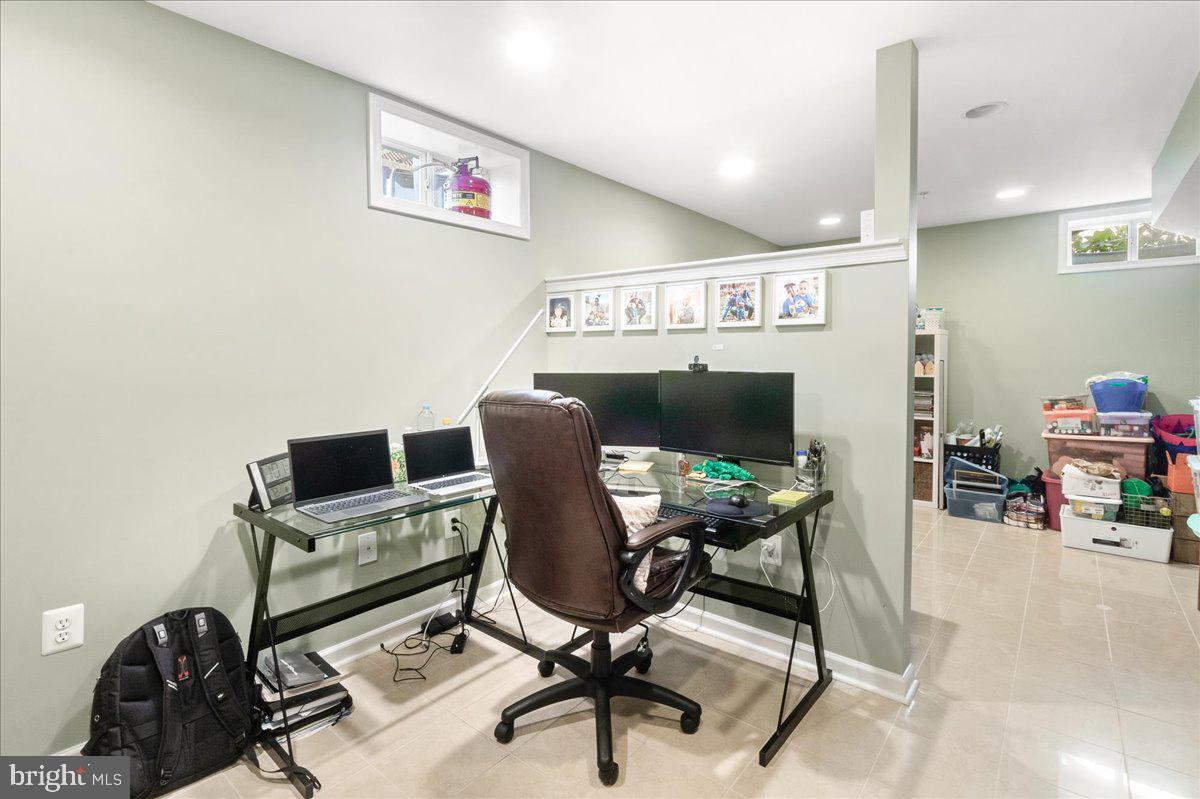 SUN MEADOW - Residential Lease