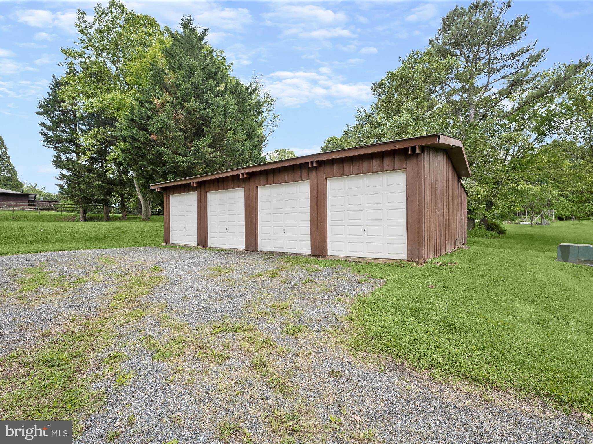 KALMIA FARMS - Residential