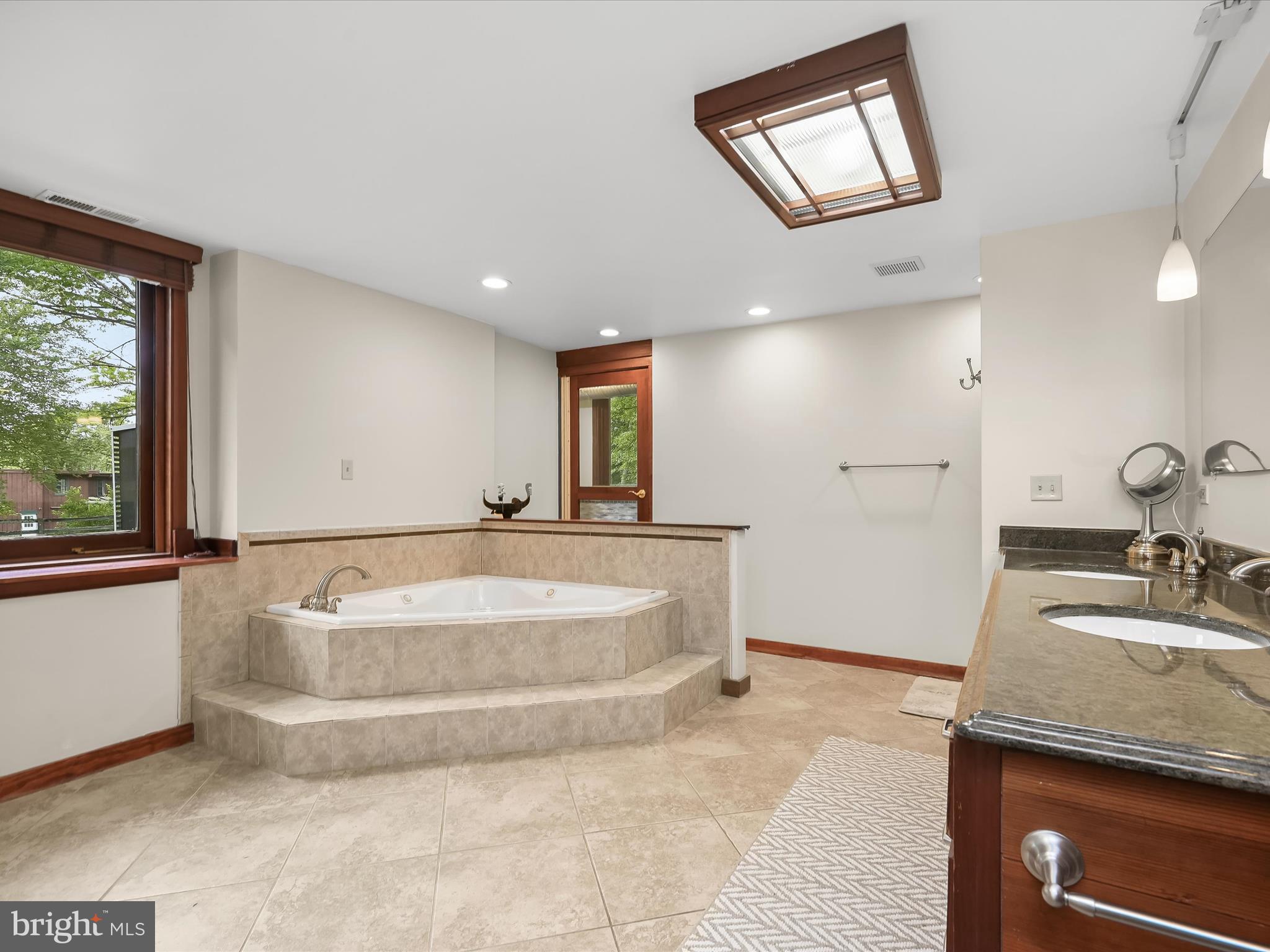 KALMIA FARMS - Residential