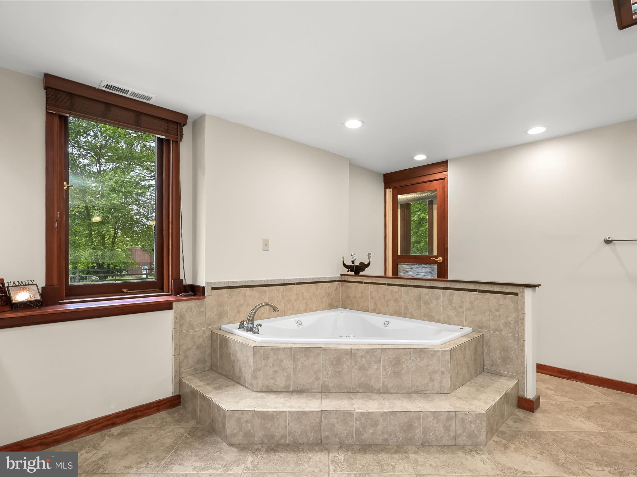 KALMIA FARMS - Residential