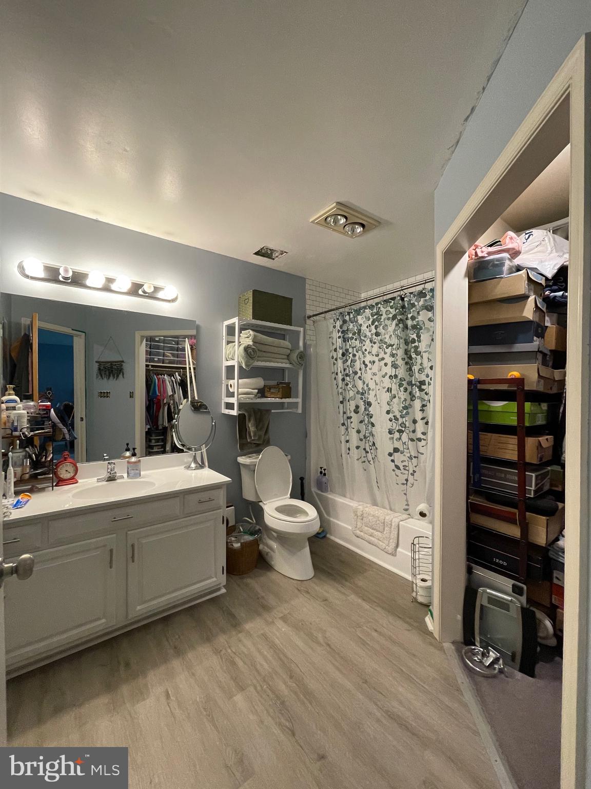 DEVONNE WOODS - Residential Lease