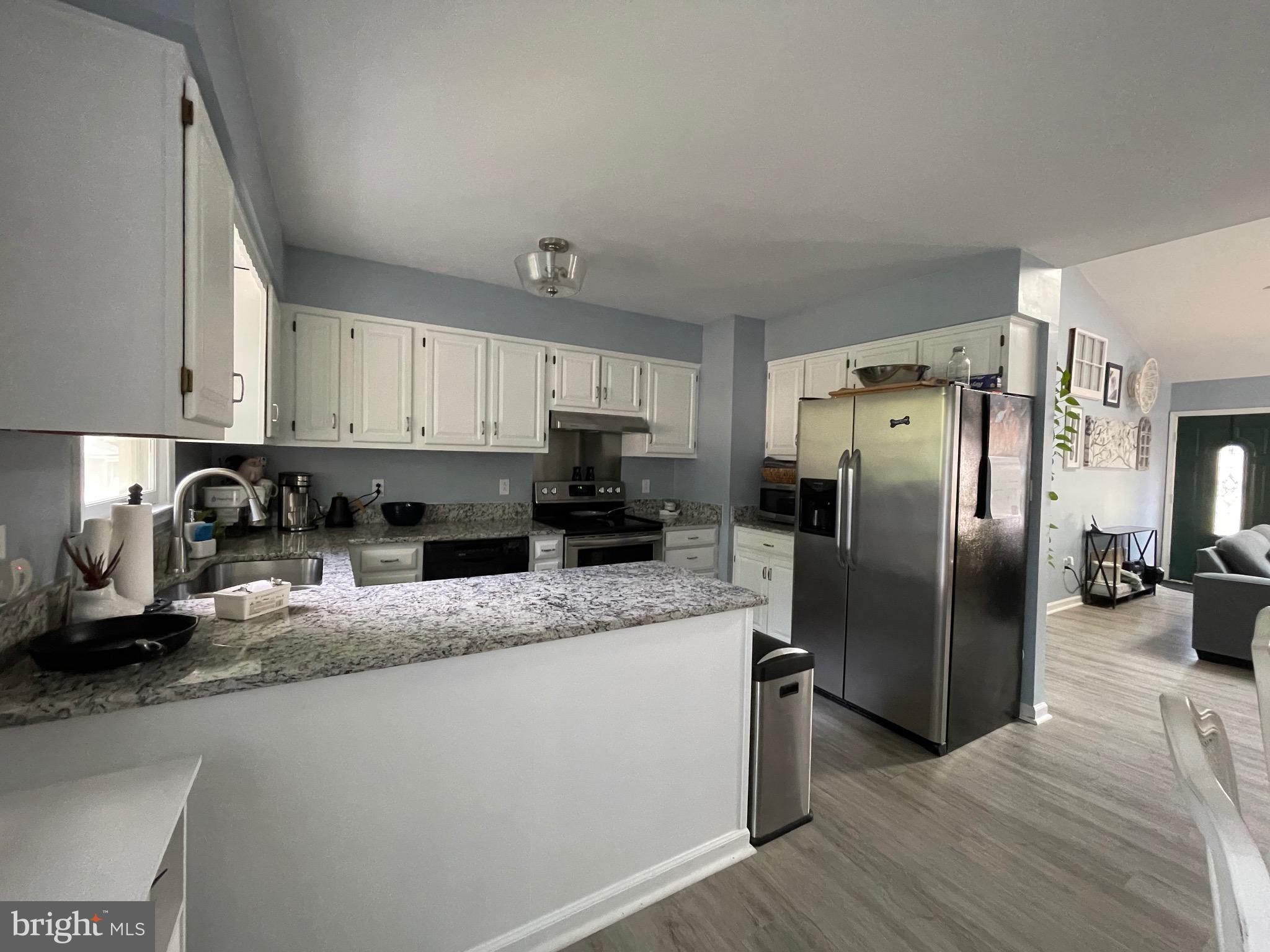 DEVONNE WOODS - Residential Lease