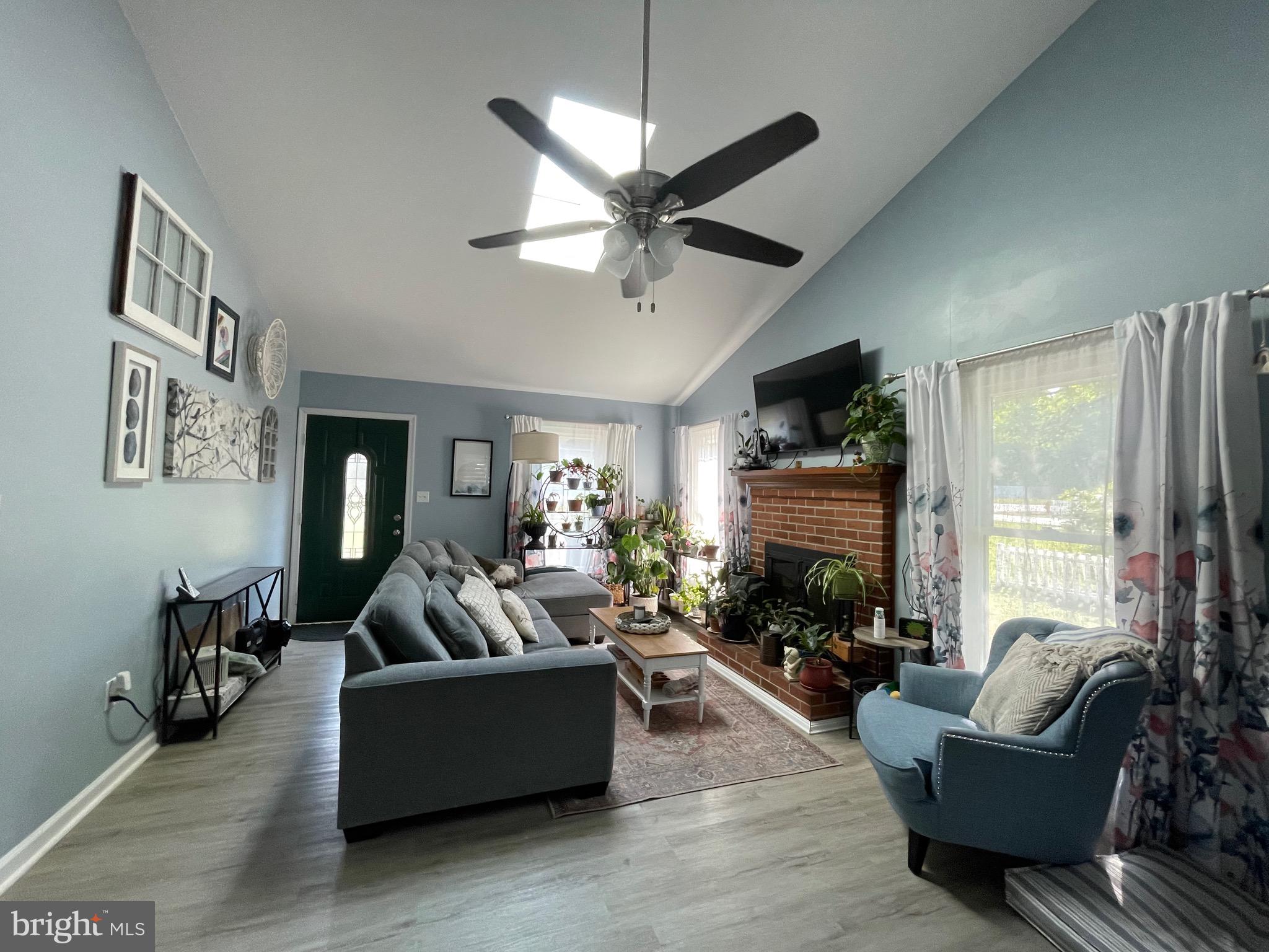 DEVONNE WOODS - Residential Lease