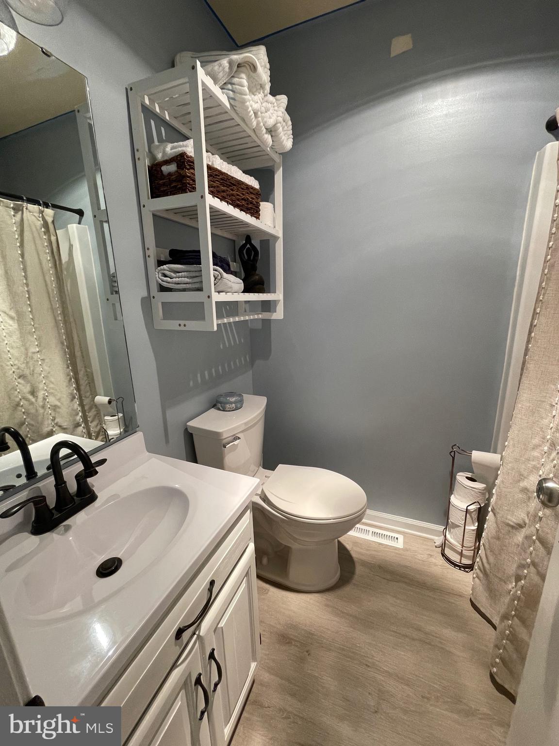 DEVONNE WOODS - Residential Lease