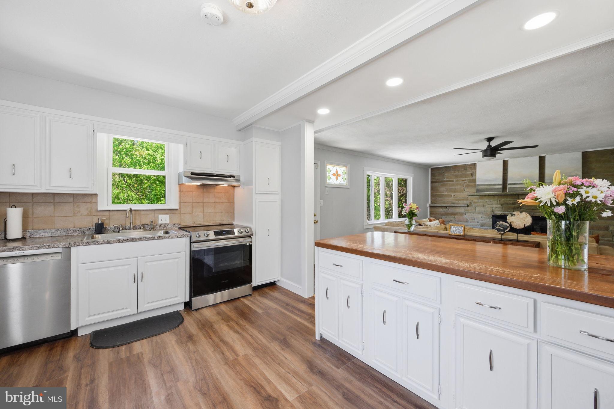 WILLOWDALE - Residential