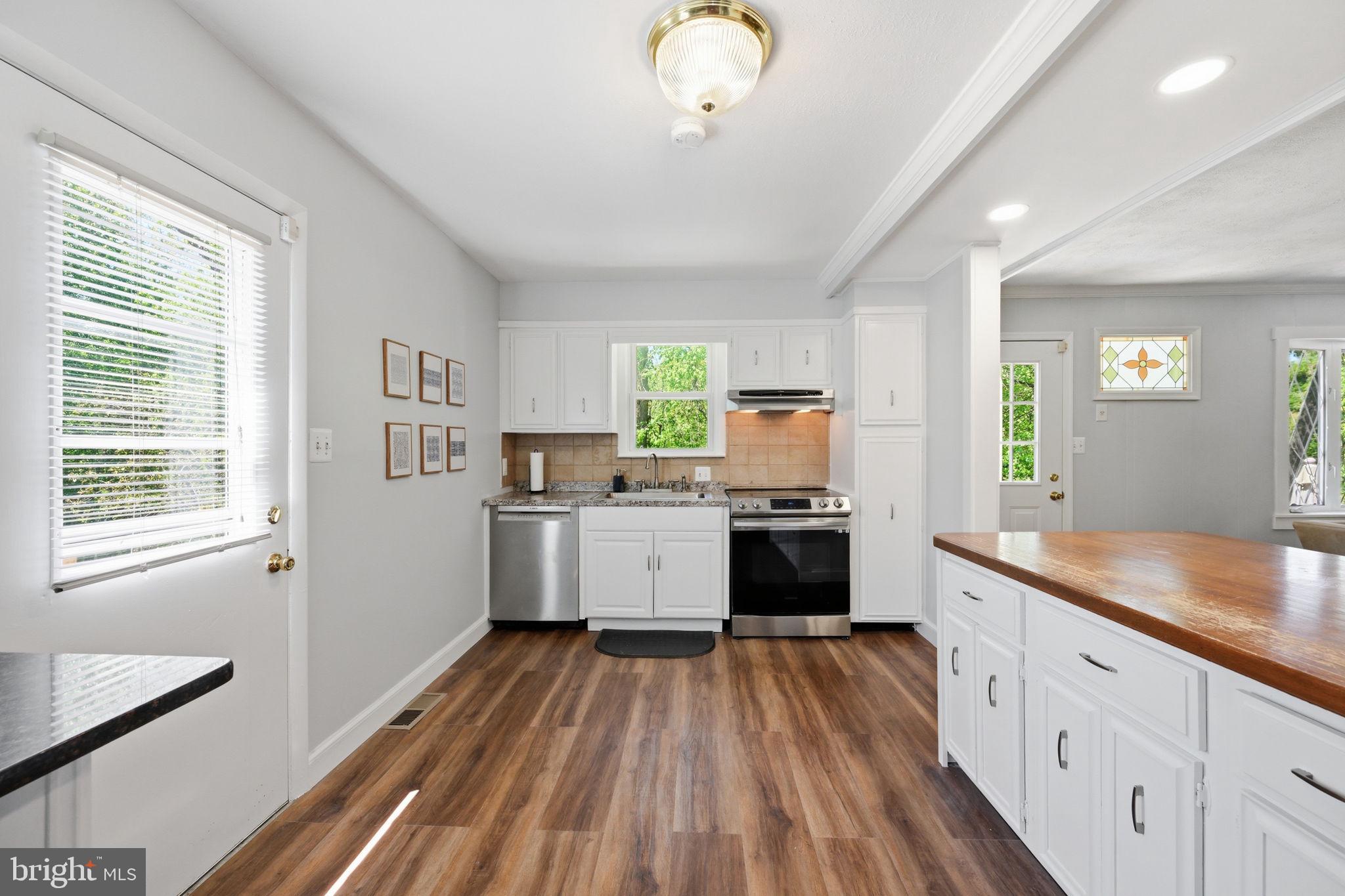 WILLOWDALE - Residential