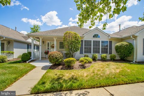 Condo For Sale - 212 N Pondview Boulevard<br/> MONROE TOWNSHIP, NJ 08831