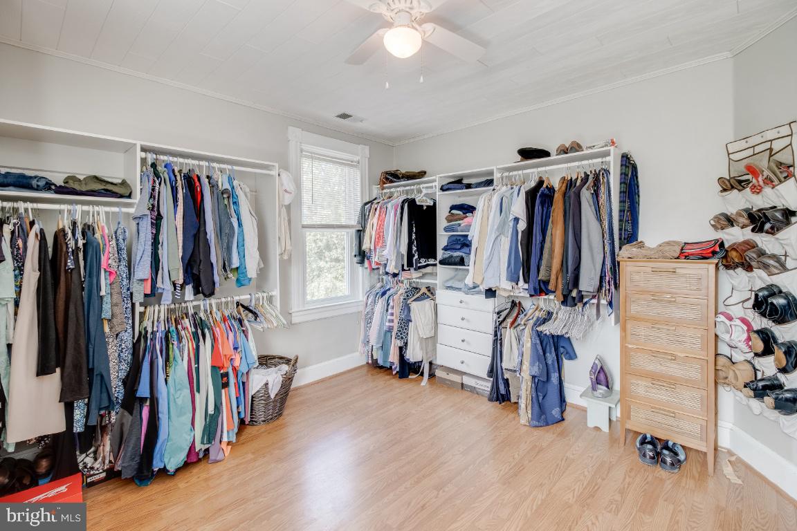 LAURAVILLE HISTORIC DISTRICT - Residential