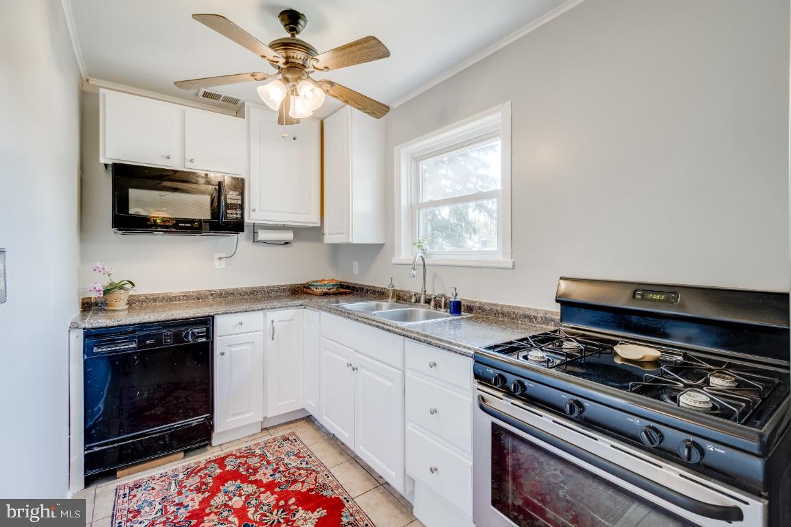 LAURAVILLE HISTORIC DISTRICT - Residential