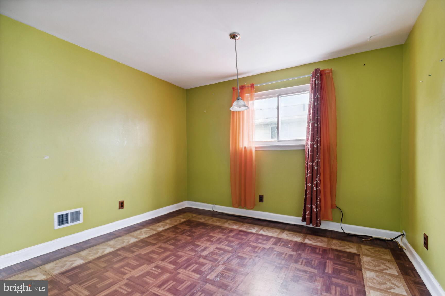 WHITE HOUSE HEIGHTS - Residential