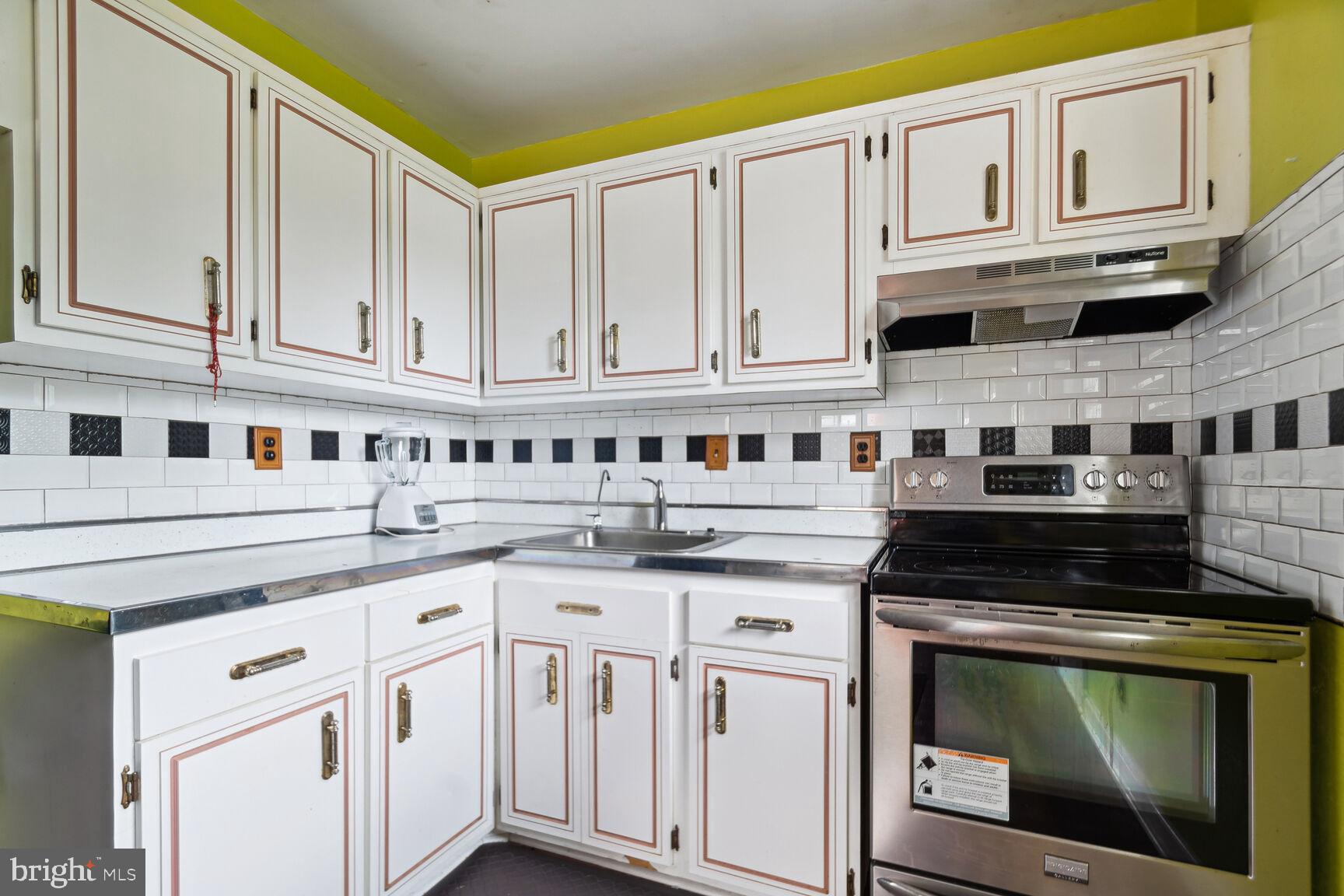 WHITE HOUSE HEIGHTS - Residential