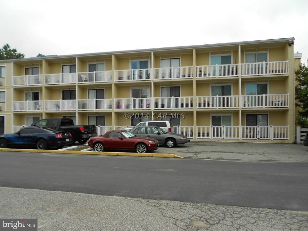 Beautifully updated efficiency with great ocean view. Pergo floors, granite counter tops, completely remodeled in 2012. Very nice pool with outside shower and laundry facilities. Good rental history.