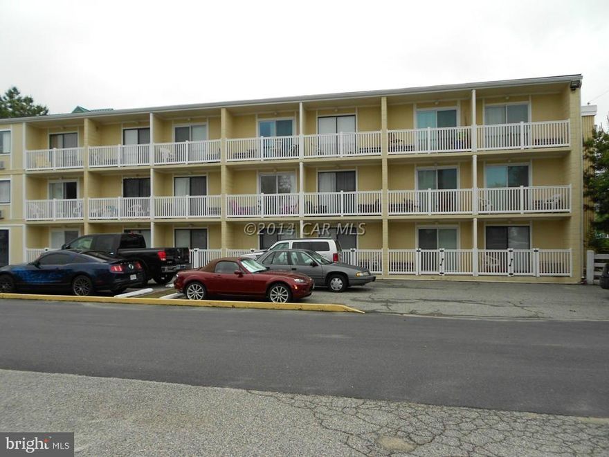 Beautifully updated efficiency with great ocean view. Pergo floors, granite counter tops, completely remodeled in 2012. Very nice pool with outside shower and laundry facilities.  Good rental history.