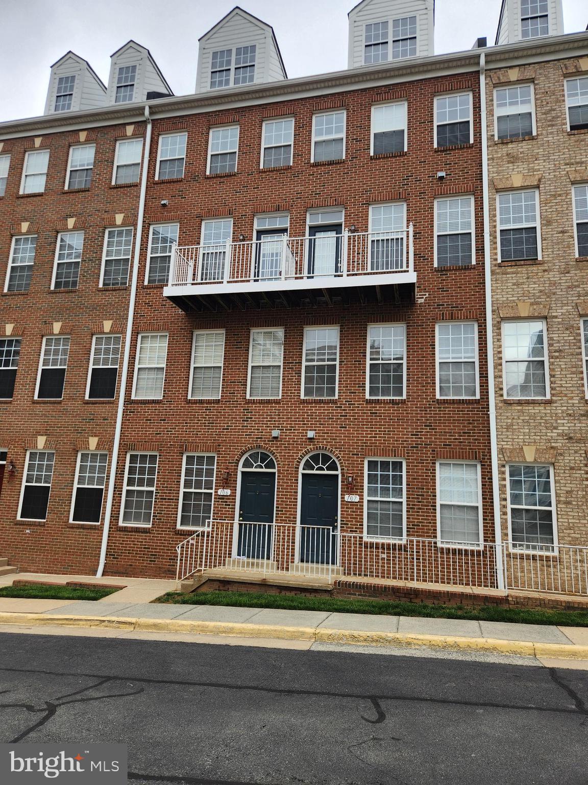 WESTBRIAR PLAZA - Residential Lease