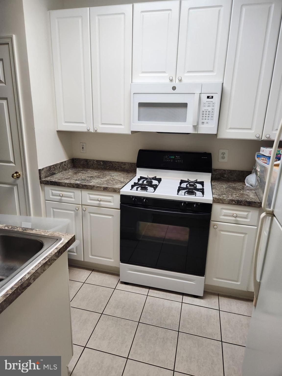 WESTBRIAR PLAZA - Residential Lease