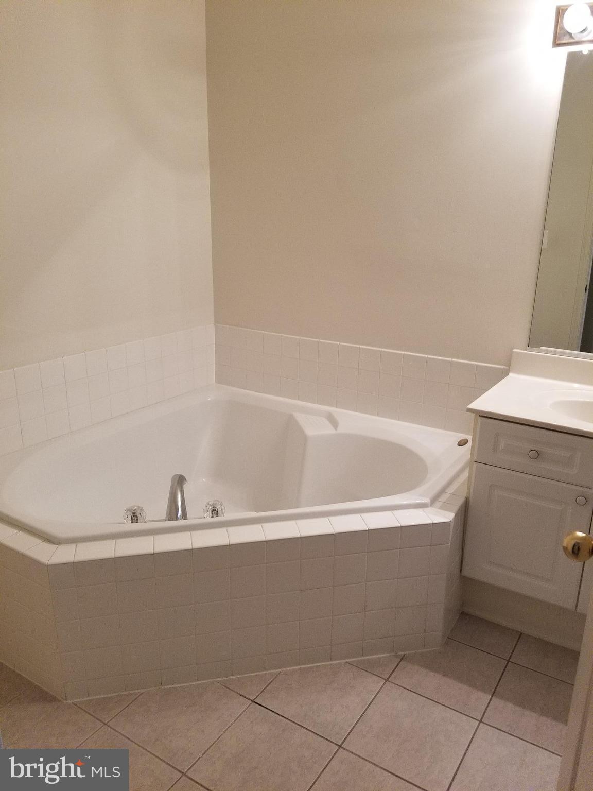 WESTBRIAR PLAZA - Residential Lease