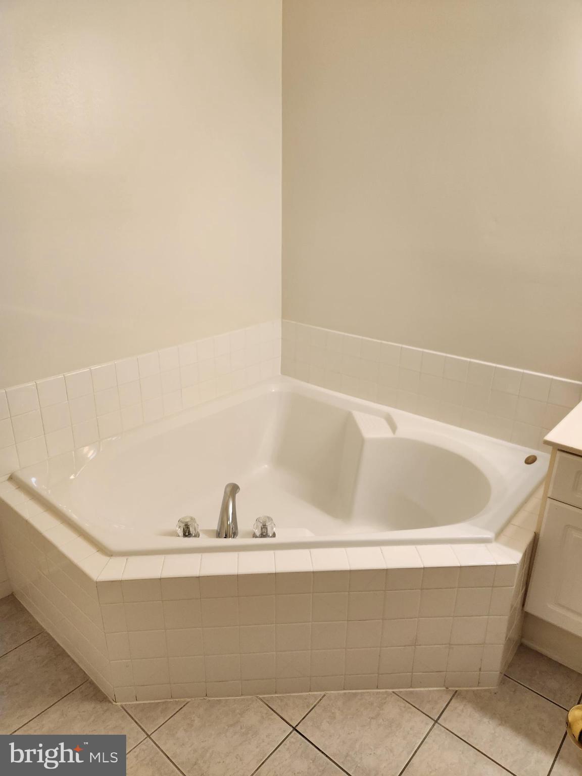 WESTBRIAR PLAZA - Residential Lease