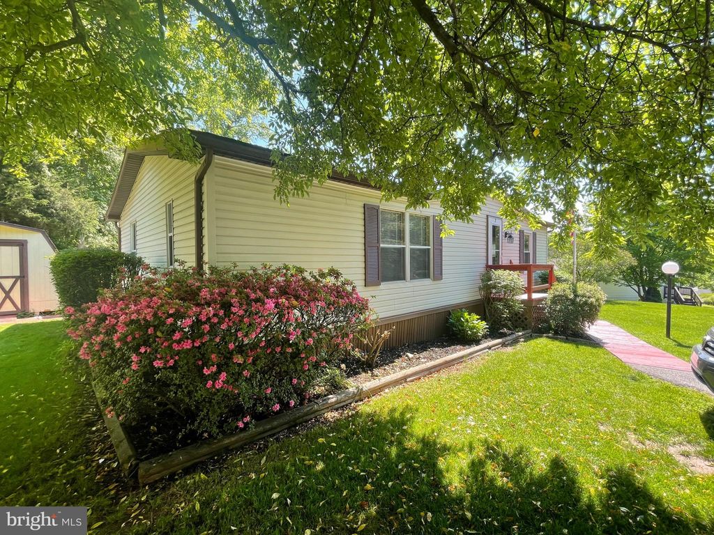 Photo of 7 SUMMER DR, ELIZABETHTOWN, PA 17022 (MLS # PALA2034896)