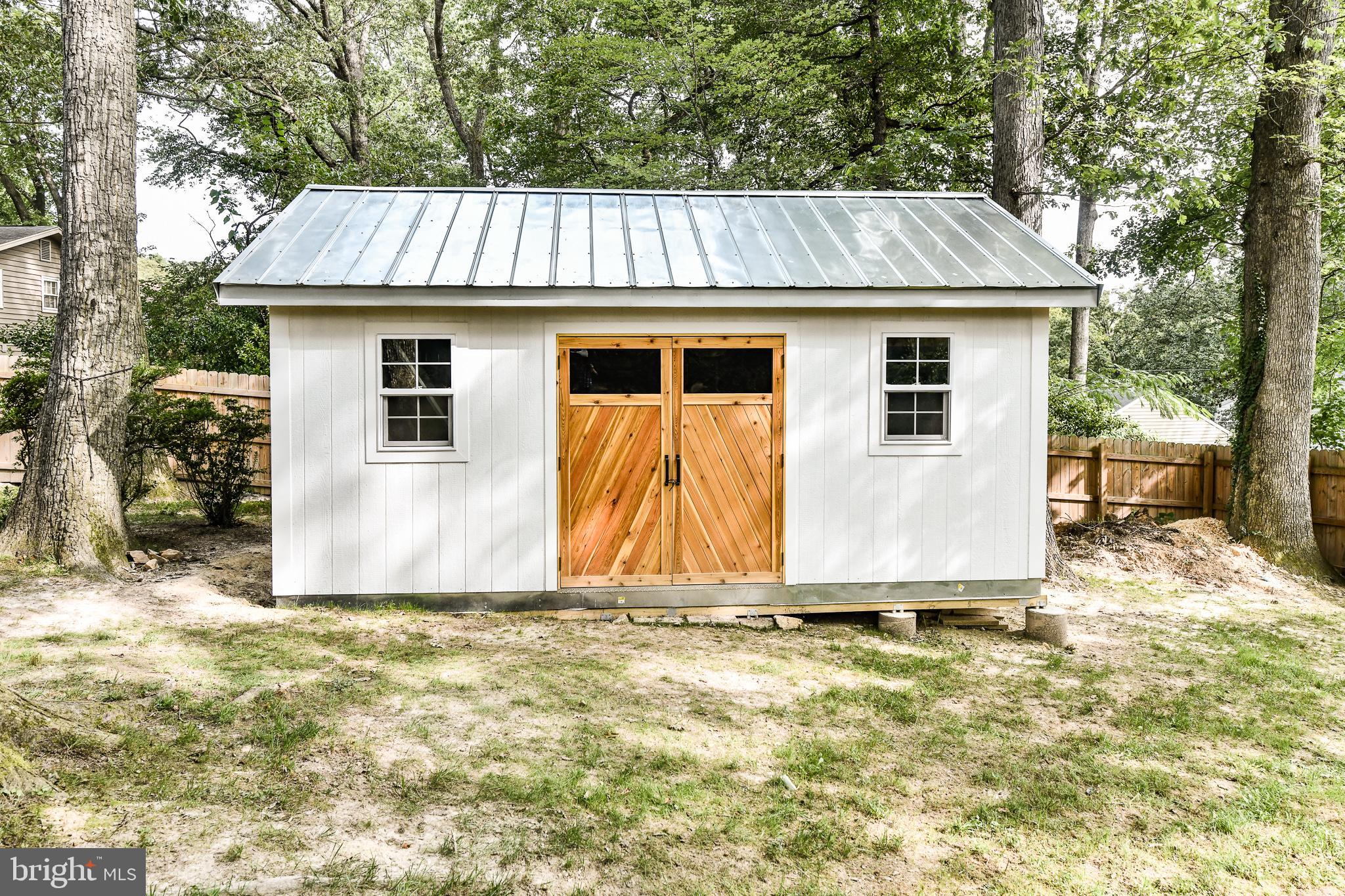 SURREY SQUARE - Residential Lease