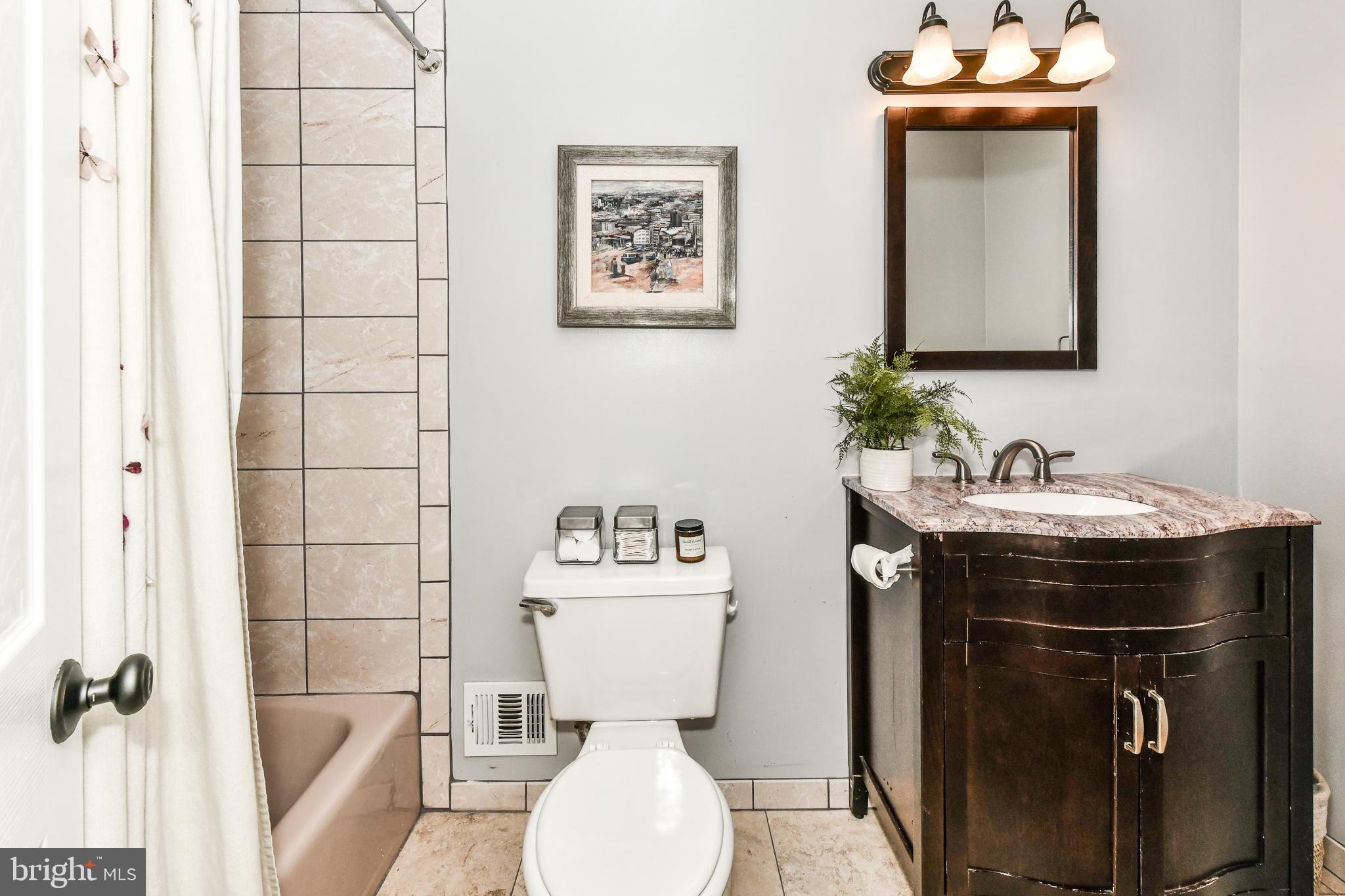 SURREY SQUARE - Residential Lease