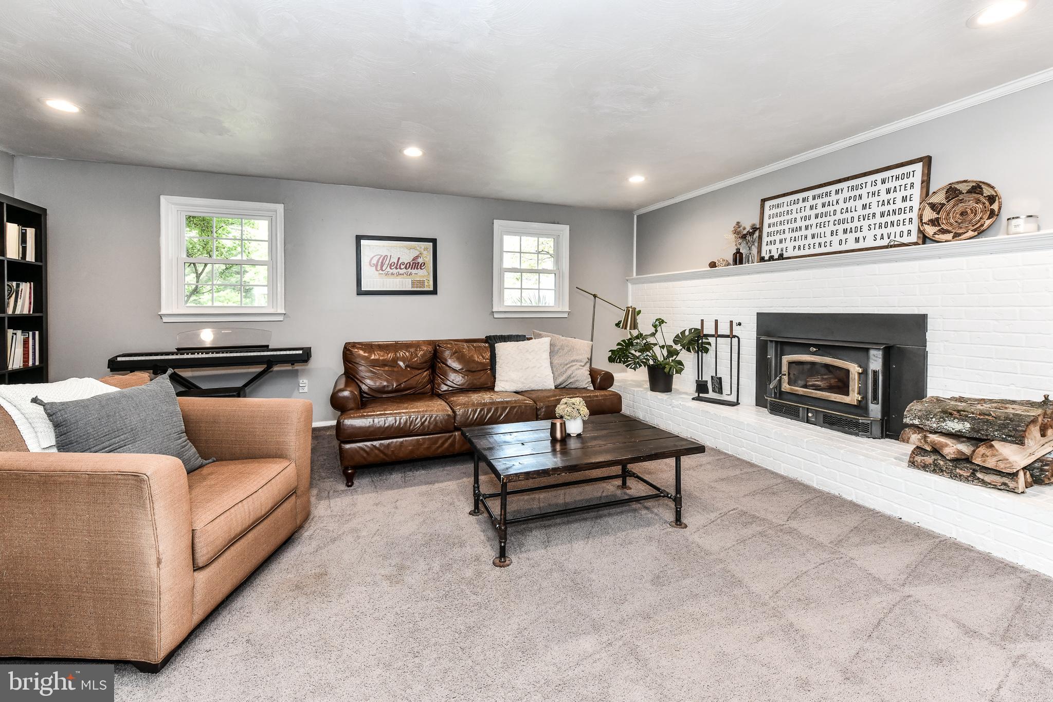 SURREY SQUARE - Residential Lease