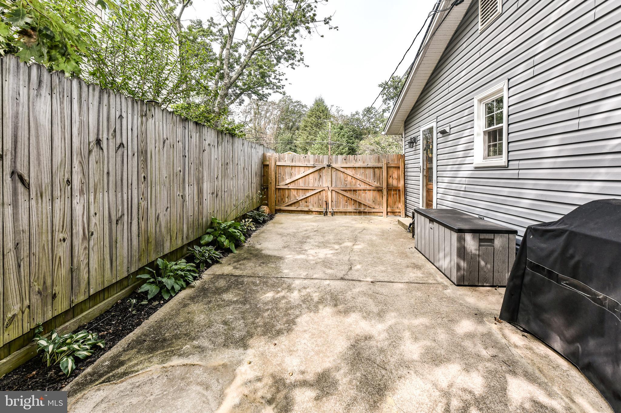 SURREY SQUARE - Residential Lease