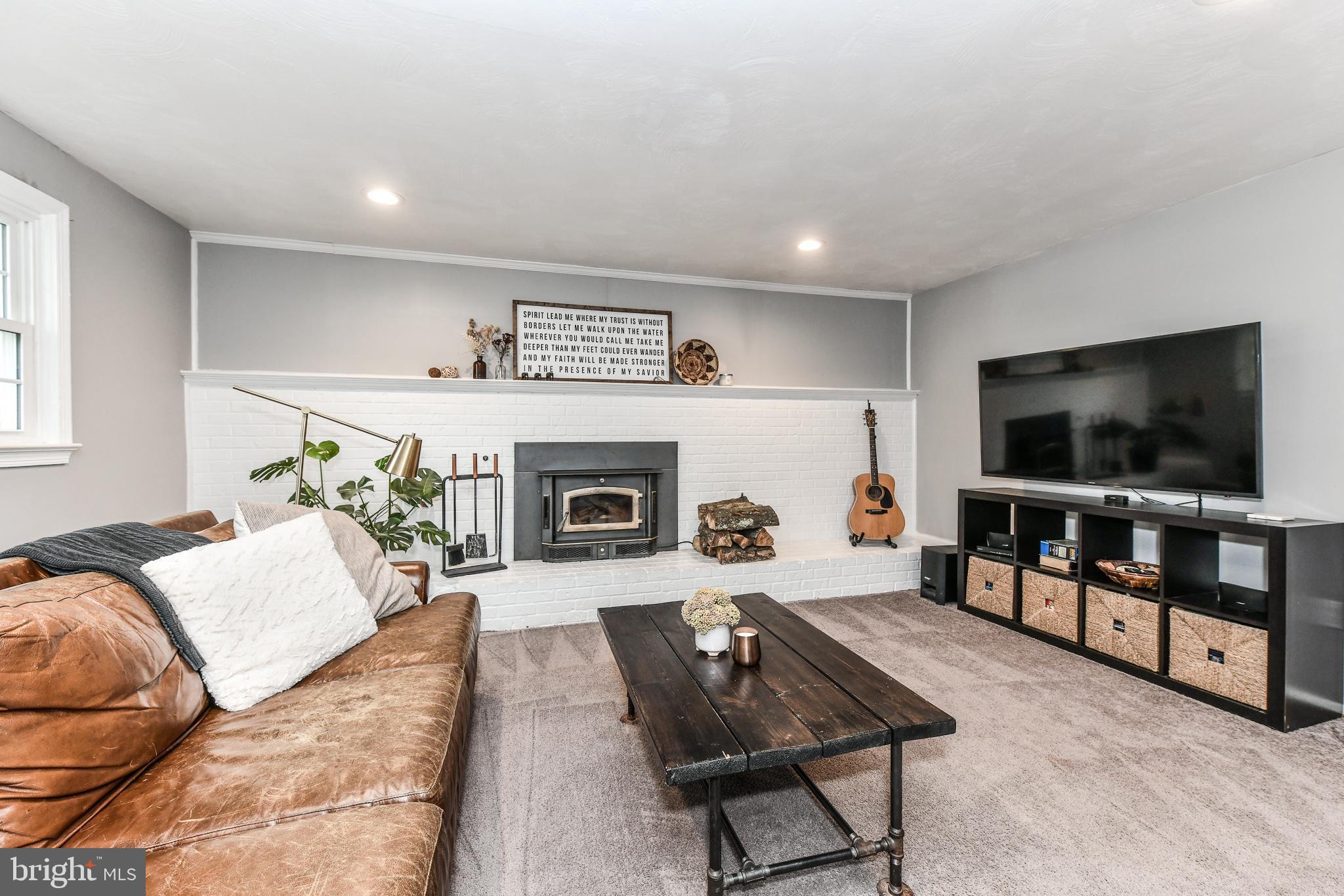 SURREY SQUARE - Residential Lease