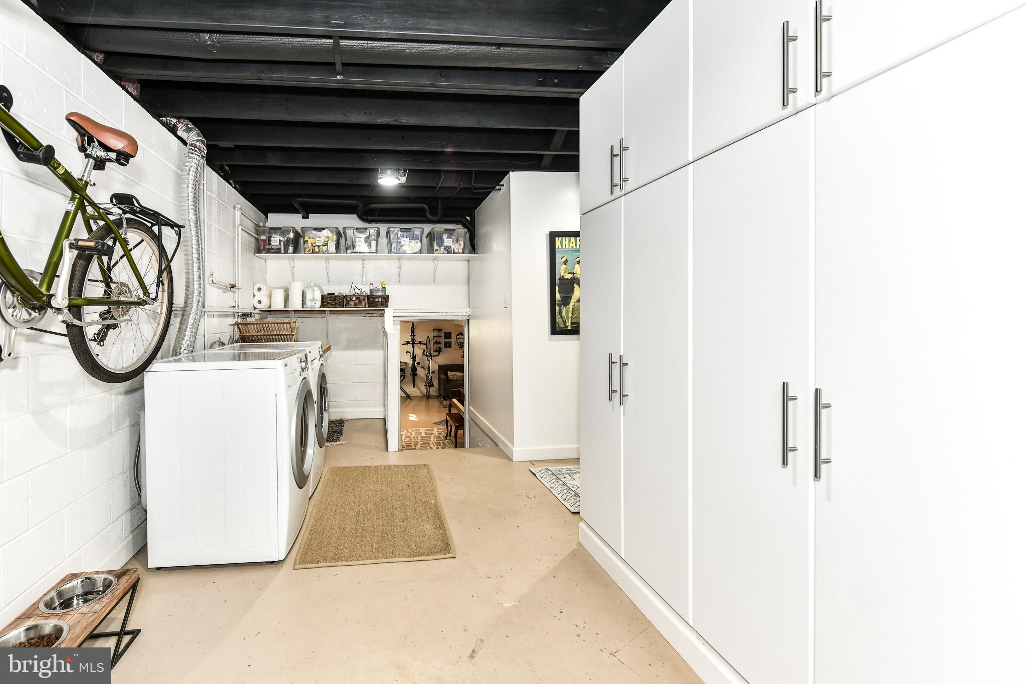 SURREY SQUARE - Residential Lease